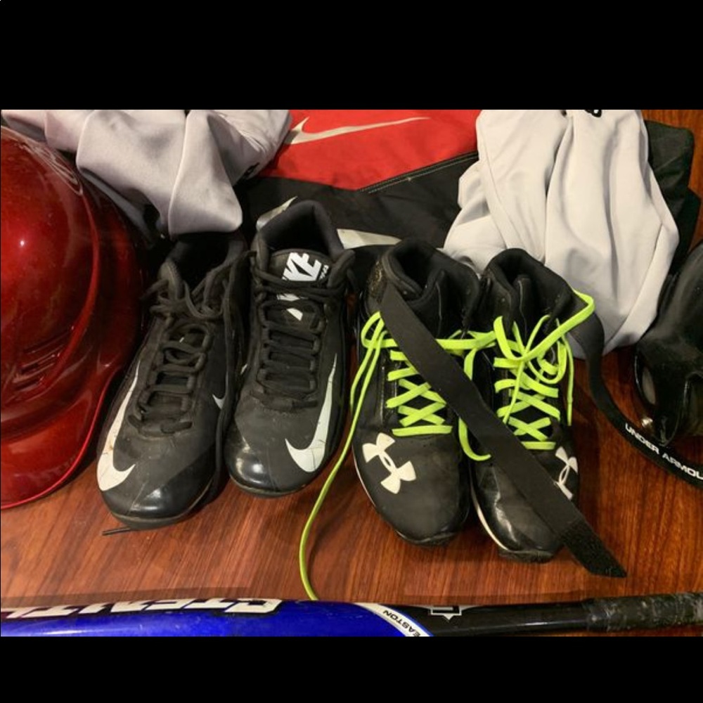 Baseball cleats for youth